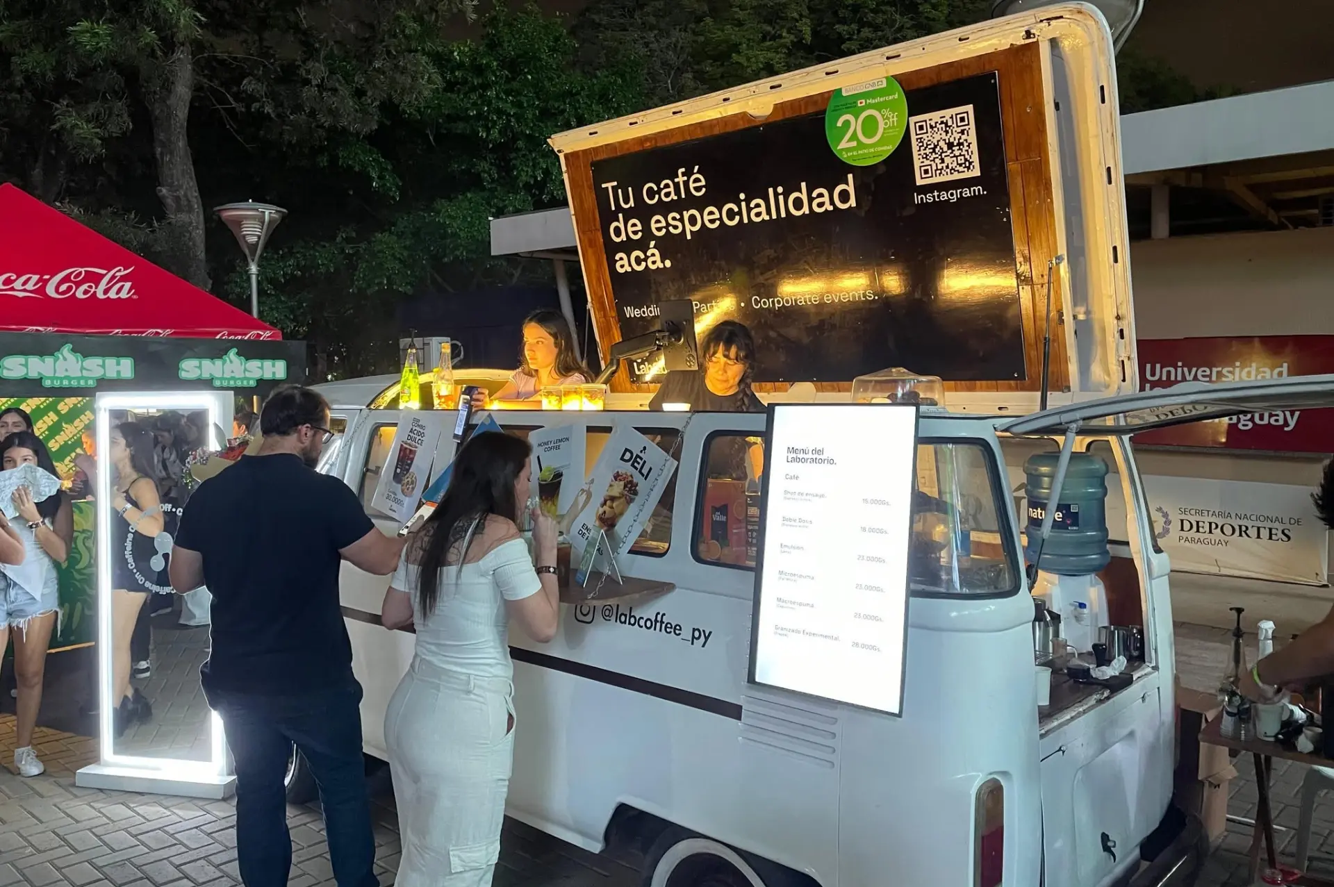 LabCo Coffee-Combi am Abend in Asunción